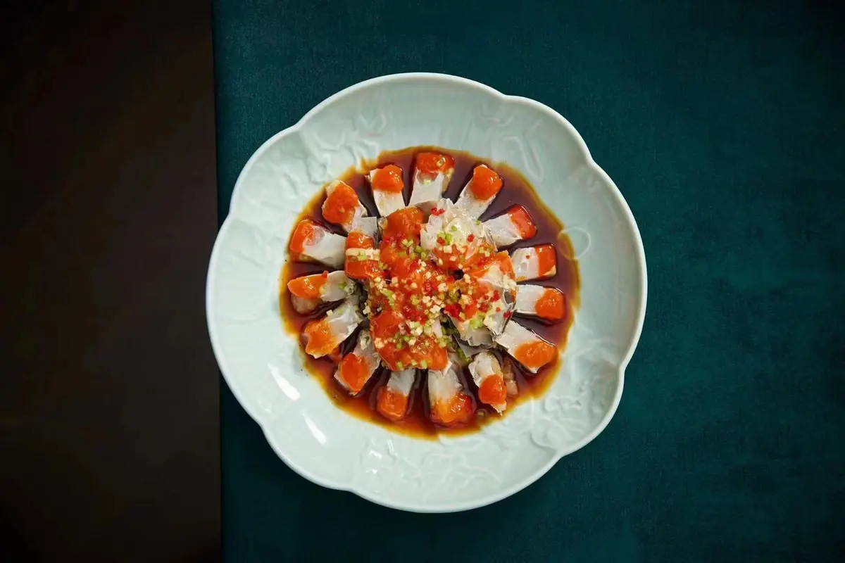 Ningbo-style raw crab known as 18 cuts at Yong Fu, Singapore